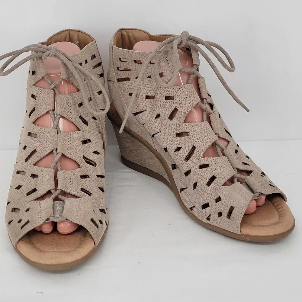 Earth Origins Taupe Laser Cut Lace Up Wedge Sandals Peep Toe Women SIZE 10B